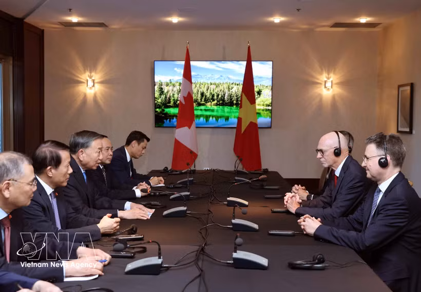 At the meeting between General Secretary of the Communist Party of Vietnam Central Committee and President To Lam and Concordia University President and Vice-Chancellor Graham Carr in Canada on September 25 (local time) (Photo: VNA)