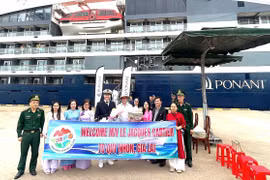 Cruise passengers land at Quy Nhon Port (Photo: VNA)