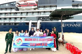 Cruise passengers land at Quy Nhon Port (Photo: VNA)