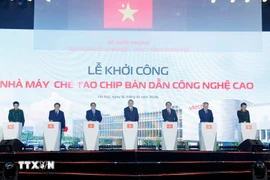 Party General Secretary To Lam (centre) and Prime Minister Pham Minh Chinh (third from left) and other delegates break ground for Vietnam’s first semiconductor chip manufacturing plant. (Photo: VNA)