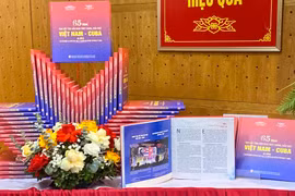 The book, entitled "65 Years of Fostering the Exemplary and Loyal Friendship between Vietnam and Cuba". (Photo: VNA)