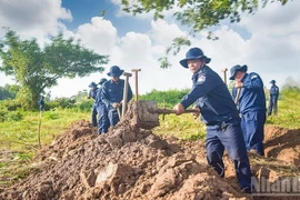 Members of Team K91 search for martyrs’ remains in Prey Veng province, Cambodia. (Photo: nhandan.vn)