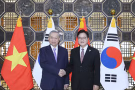 Party General Secretary To Lam (L) meets with Speaker of the National Assembly of the Republic of Korea Woo Won Shik in Seoul on August 12, 2025 during his state visit to the RoK. (Photo: VNA)