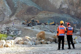 This photo taken on May 31 shows the site of a quarry collapse in Cirebon, West Java, Indonesia. (Photo: XINHUA/VNA)