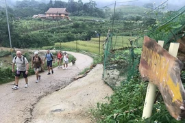 International tourists enjoy the pristine beauty, fresh climate, local culture, and friendly people of Thanh Hoa. (Photo: VNA)