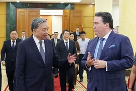 Party General Secretary To Lam (L) and US Ambassador to Vietnam Marc E. Knapper in Hanoi on September 29. (Photo: VNA)