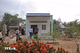 The southernmost province of Ca Mau has achieved its target of supporting the construction and renovation of 4,400 homes. (Photo: VNA)