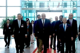 Speaker of the Jordanian House of Representatives Mazen Turki El Qadi (centre) arrives at Noi Bai International Airport in Hanoi on February 2 afternoon. (Photo: VNA)