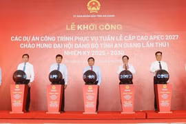 Delegates perform the groundbreaking and launch ceremonies for the projects and works. (Photo: VNA)