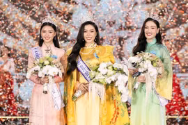 Nguyen Ngoc Kieu Duy (C) from the Mekong Delta city of Can Tho is crowned Miss National Vietnam 2024. (Photo: VNA)