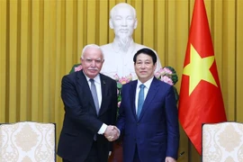 State President Luong Cuong (R) and Prof. Riad Malki, Special Envoy of the Palestinian President. (Photo: VNA)