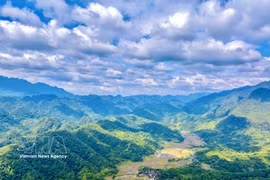 At an elevation of 1,700 metres above sea level, the summit of Pu Luong is increasingly emerging as an ideal destination for trekking - a form of adventure tourism that combines hiking with nature exploration and physical as well as mental endurance. (Photo: VNA)