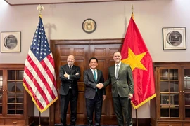 From left to right: US Secretary of Commerce Howard Lutnick, Vietnamese Minister of Industry and Trade Nguyen Hong Dien and Ambassador Jamieson Greer, US Trade Representative. (Photo: VNA)