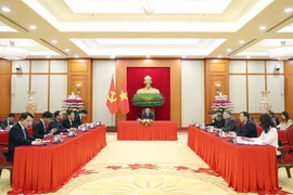 General Secretary of the Communist Party of Vietnam (CPV) To Lam (C) holds a phone talks with Secretary-General of the ruling People’s Action Party (PAP) and Prime Minister of Singapore Lawrence Wong on December 20. (Photo: VNA)