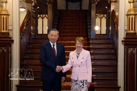 General Secretary of the Central Committee of the Communist Party of Vietnam (CPV) and President To Lam (left) and Governor of New South Wales Margaret Beazley at their meeting on August 10. (Photo: VNA)