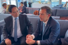 Prime Minister Pham Minh Chinh (L) meets with his Portuguese counterpart Luis Montenegro in Nice, France, on June 9 (Photo: VNA)
