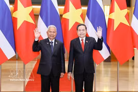 National Assembly (NA) Chairman Tran Thanh Man (right) welcomes President of the National Assembly and Speaker of the House of Representatives of Thailand Sophon Zaram. (Photo: VNA)