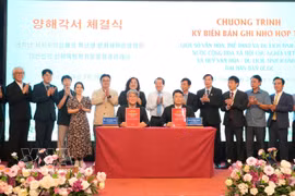 At the signing ceremony (Photo: VNA)