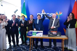 Prime Minister Pham Minh Chinh and Brazilian President Lula da Silva at a signing ceremony of the two-way trade export agreement between Vietnam and Brazil. (Photo: VNA)