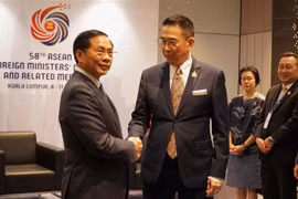 Vietnamese Deputy Prime Minister and Minister of Foreign Affairs Bui Thanh Son (left) and Thai Minister of Foreign Affairs Maris Sangiampongsa. (Photo: VNA)