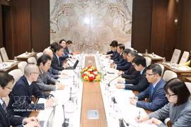 Head of Party Central Committee’s Organisation Commission Le Minh Hung receives Takebe Tsutomu, Special Advisor to Japan–Vietnam Parliamentary Friendship Alliance. (Photo: VNA)