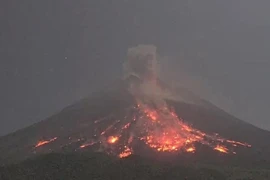 Mount Merapi emits 17 lava flows with a maximum reach of 1,800 meters on January 4, 2025. (Photo: jakartaglobe.id)