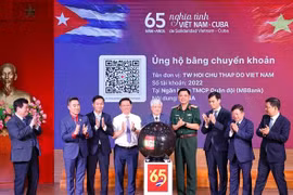 Officials at the launch of the national donation campaign for Cuba. (Photo: VNA)