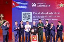 Officials at the launch of the national donation campaign for Cuba. (Photo: VNA)
