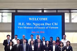 Deputy Minister of Finance Nguyen Duc Chi has a working session with representatives of Japan's Financial Services Agency (JFSA) and Securities and Exchange Surveillance Commission (SESC) in Tokyo on July 14 to exchange experience in securities market development. (Photo: State Securities Commission)