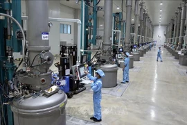 A production line for solar cell materials at JA Solar Vietnam Co., Ltd., a Hong Kong (China)-invested enterprise located in Quang Chau Industrial Park, Bac Ninh province. (Photo: VNA) 