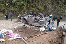 The scene of the accident that leaves nine people dead in Lao Cai. (Photo published by VNA)