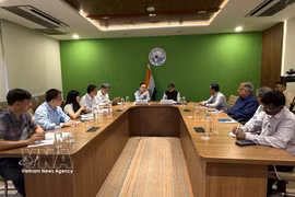 The VASS delegation meets with researchers from the Institute for Studies in Industrial Development (ISID). (Photo: VNA)
