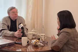 Victor Petrov, General Secretary of the Soviet Peace Fund, talks to Vietnam News Agency correspondents in Russia (Photo: VNA)