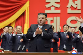 Leader of the Democratic People's Republic of Korea (DPRK) Kim Jong Un (centre) attends the fourth day of the ninth Congress of the Workers' Party of Korea in Pyongyang on February 22. (Photo: YONHAP/VNA)