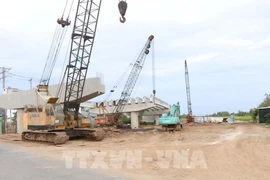 Construction at Sub-project No. 4 of the Chau Doc - Can Tho - Soc Trang expressway project, which is funded with public investment capital. Photo: VNA)