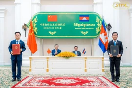 At the signing ceremony of the 37 cooperation documents between Cambodia and China (Photo: Khmer Times)