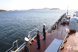 Frigate 015 – Tran Hung Dao and the delegation of the Vietnam People’s Navy (VPN) on December 14 leave Jinhae Naval Base. (Photo: qdnd.vn)