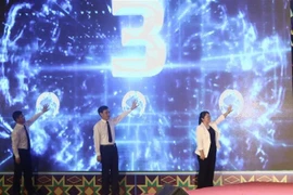Representatives from Cao Bang province and Baise city jointly inaugurate the cross-border tourism route between the two localities. (Photo: VNA)