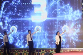 Representatives from Cao Bang province and Baise city jointly inaugurate the cross-border tourism route between the two localities. (Photo: VNA)