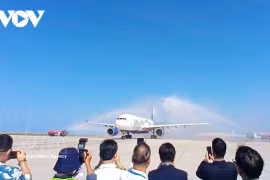 The debut Minsk – Nha Trang flight is greeted at Cam Ranh International Airport. (Photo: VOV)