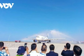 The debut Minsk – Nha Trang flight is greeted at Cam Ranh International Airport. (Photo: VOV)