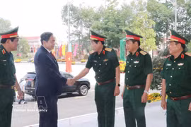 National Assembly Chairman Tran Thanh Man visits the Party Committee and High Command of Military Region 9 in Can Tho city on February 13. (Photo: VNA)
