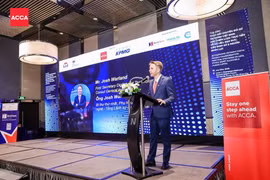 Josh Warland, First Secretary for Digital Economy and Technology at the British Consulate General in Ho Chi Minh City, speaks at the event. (Photo: VNA)