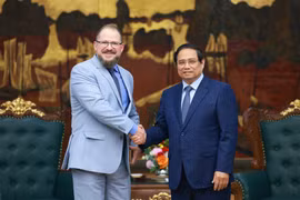 PM Pham Minh Chinh (R) and Qualcomm President and CEO Cristiano Amon (Photo: VNA) 