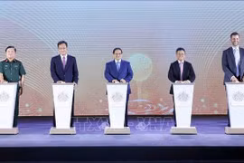 Prime Minister Pham Minh Chinh (middle) and delegates launch the Trump International Hung Yen project on May 21 with the ceremonial button-pressing. (Photo: VNA)