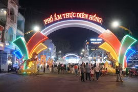 The entrance to Dien Hong Food Street in Gia Lai province (Photo: VNA)