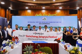 Participants in the working session in Can Tho on August 7 (Photo: VNA)