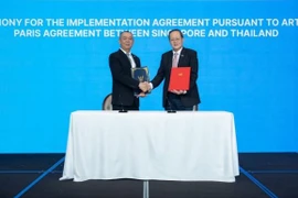 Singapore’s Minister for Manpower and Minister-in-charge of Energy and Science & Technology Tan See Leng (R) and Thailand’s Minister of Natural Resources and Environment, Chalermchai Sri-on sign an Implementation Agreement to collaborate on carbon credits under Article 6 of the Paris Agreement. (Photo: Singapore's Ministry of Trade and Industry)