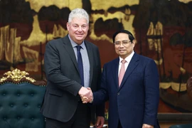 Prime Minister Pham Minh Chinh (R) and Eduard Stiphout, Senior Vice President of ASML, in Hanoi on January 15. (Photo: VNA)