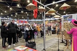 Visitors at the Vietnamese pavilion within the “Salon de l’Asie 2025”. (Photo: VNA)